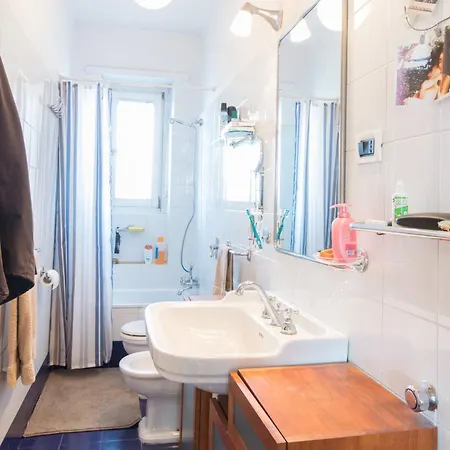 Séjour chez l'habitant Pronto Soccorso Per Globetrotter Stanza Privata Con Bagno Condiviso E Vista Sulle Alpi *