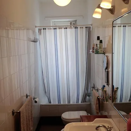 Pronto Soccorso Per Globetrotter Stanza Privata Con Bagno Condiviso E Vista Sulle Alpi