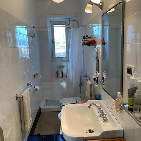 Pronto Soccorso Per Globetrotter Stanza Privata Con Bagno Condiviso E Vista Sulle Alpi